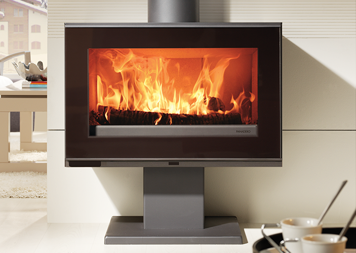 Moderner Kamin in einem Zimmer