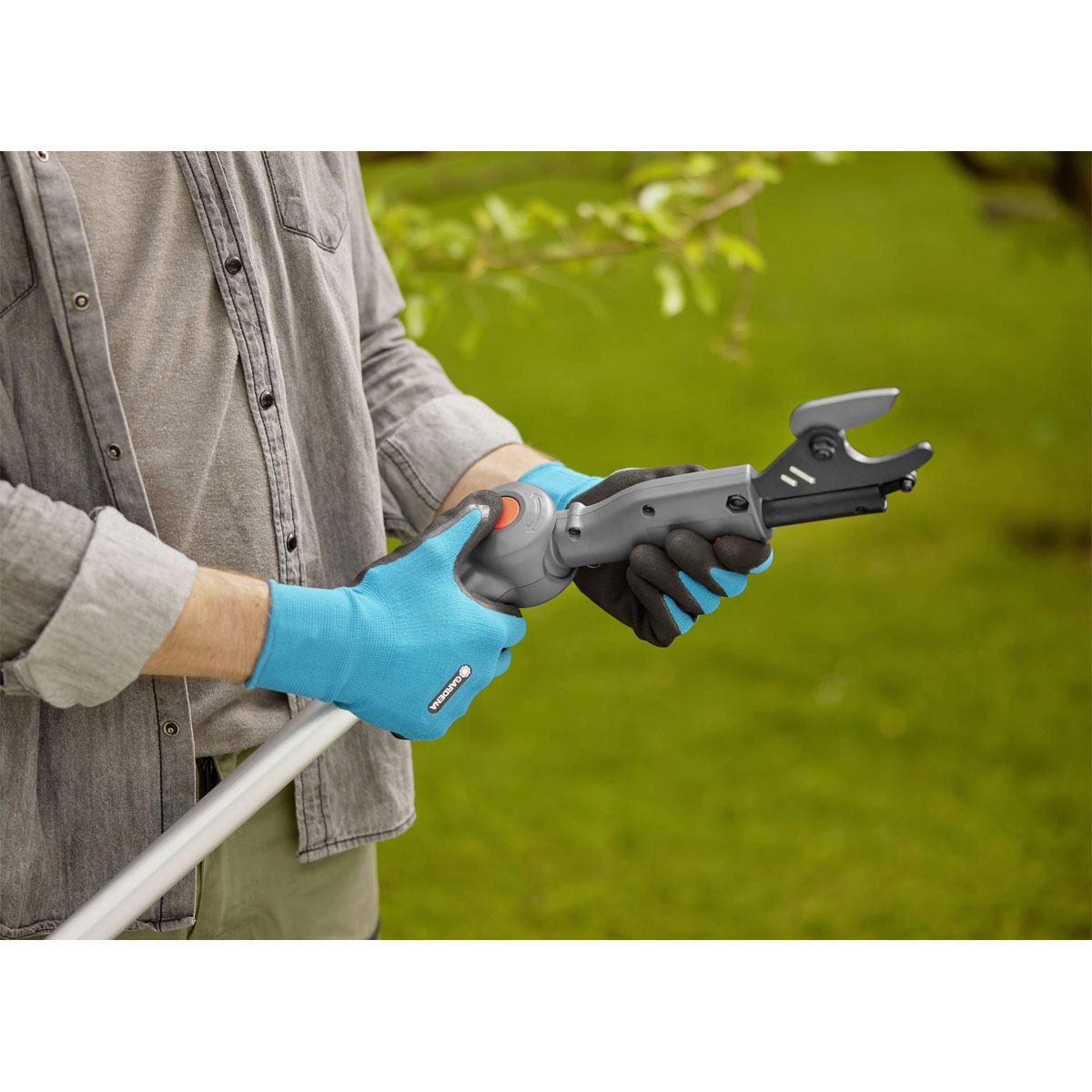 Gardena AkkuTeleskopBaumschere HighCut 250/18V inkl AH Akku und