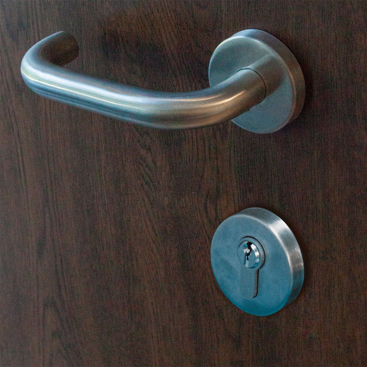 SplenDoor  Premium-Haustür Passivedoor Stockholm energiesparend nussbaum 110 x 210 cm rechts Bild 6