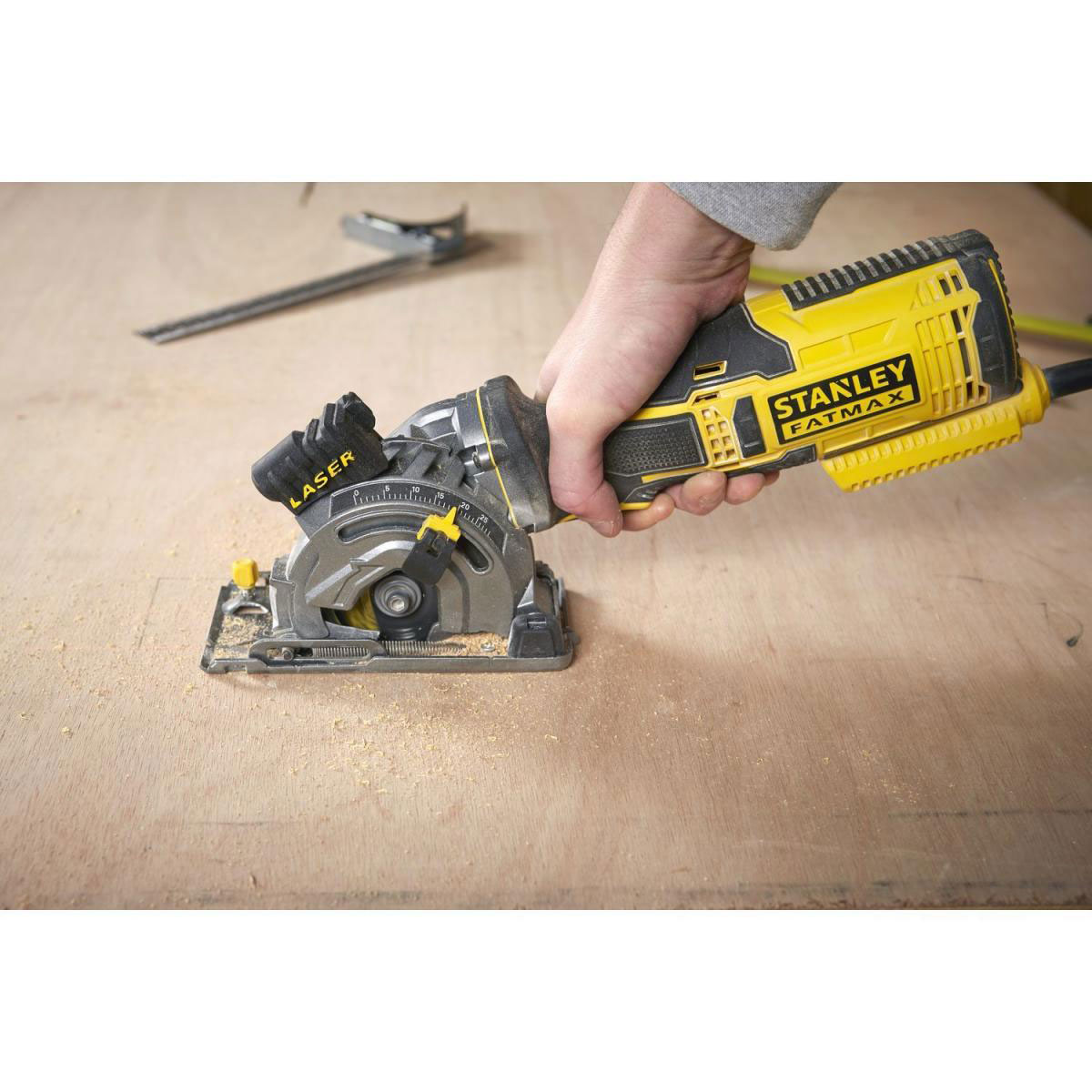 Stanley 650 Watt Kompakt-Handkreissäge im Koffer Bild 6