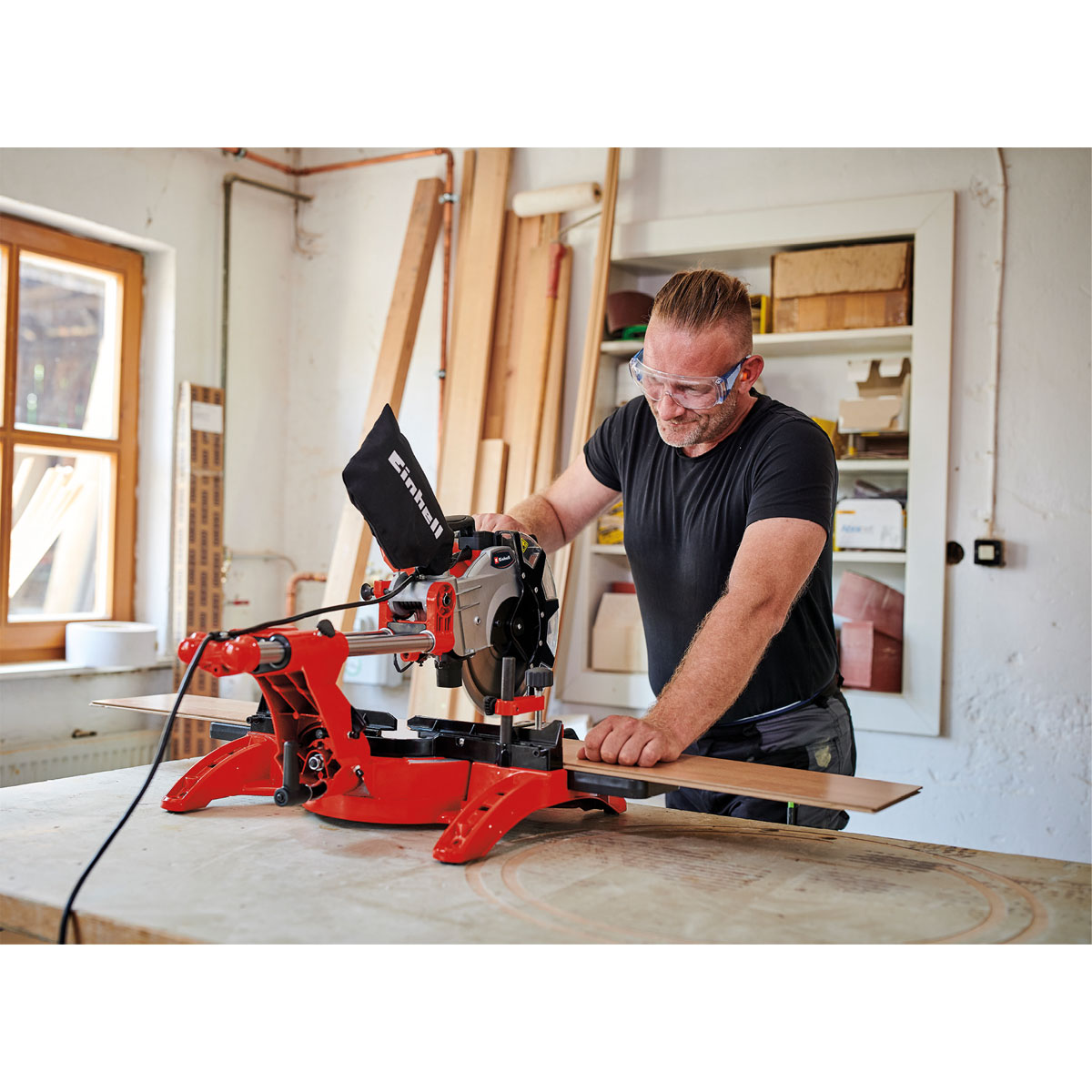 Einhell  Zug-Kapp-Gehrungssäge TC-SM 2534/1 Dual Bild 2