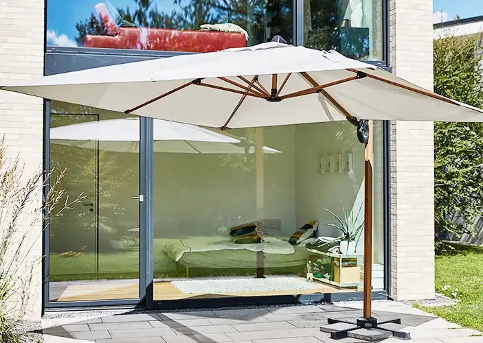 Sonnenschirm weiß Terrasse klein