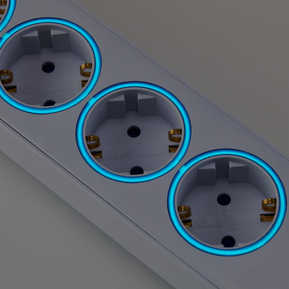 BLAUPUNKT Steckdosenleiste 4-fach mit USB 2m weiß Bild 2