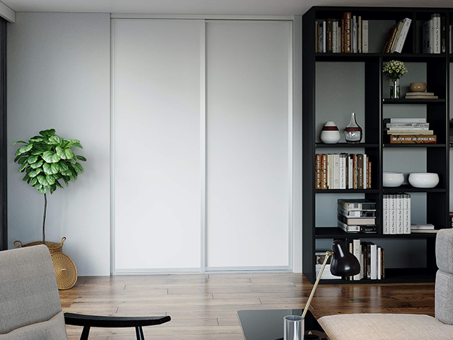 Hibitaro Inneneinrichtung mit grauer Wand