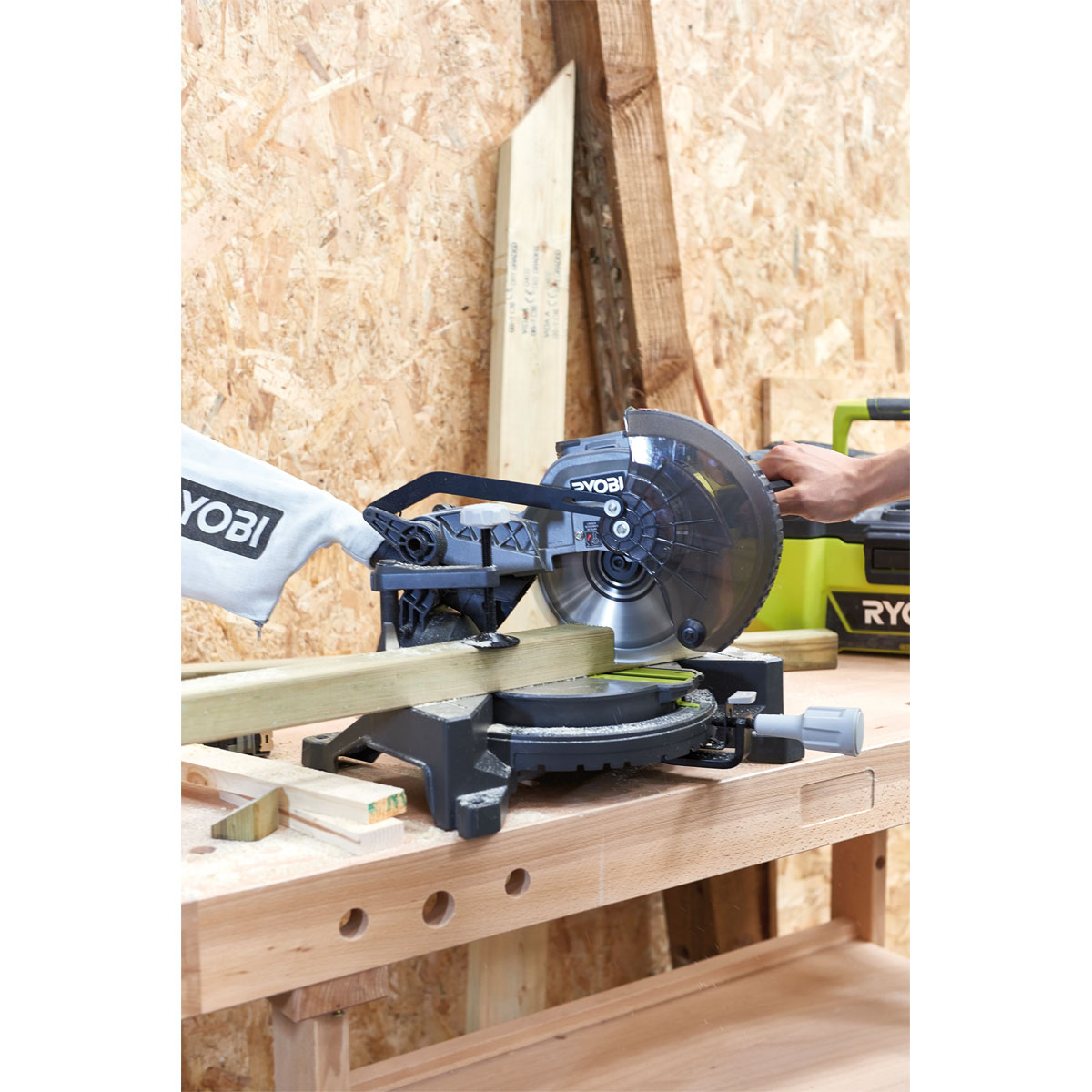 Ryobi Akku Kapp und Gehrungssage EMS190DCL ohne Akku und Ladegerat 177910