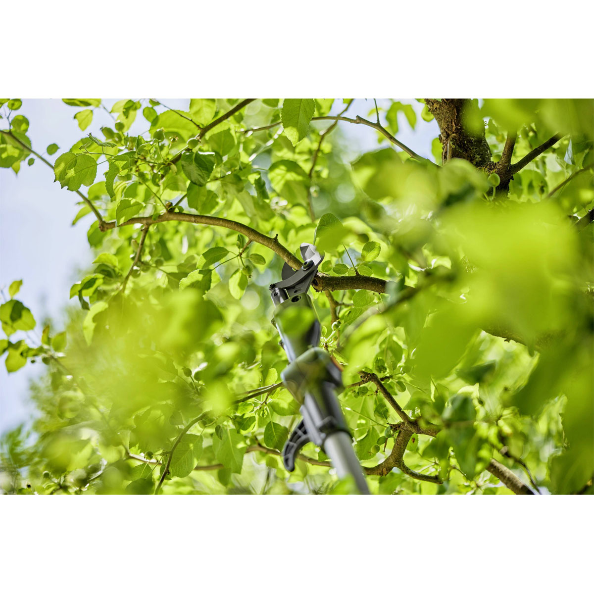 Gardena AkkuTeleskopBaumschere HighCut 250/18V inkl AH Akku und