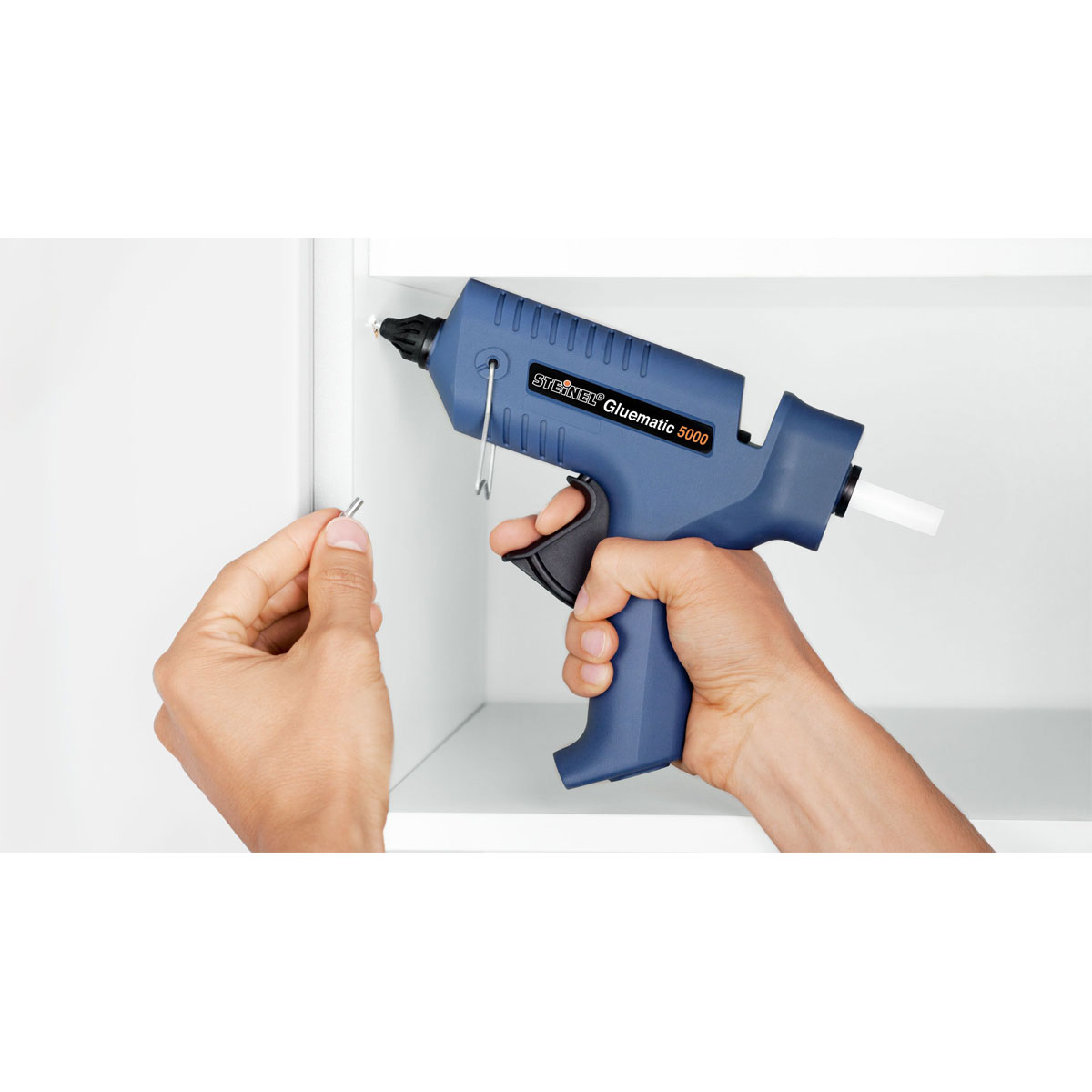 Steinel Heißklebepistole Gluematic 5000 inkl Ladestation Langdüse und 5 Klebesticks Bild 5