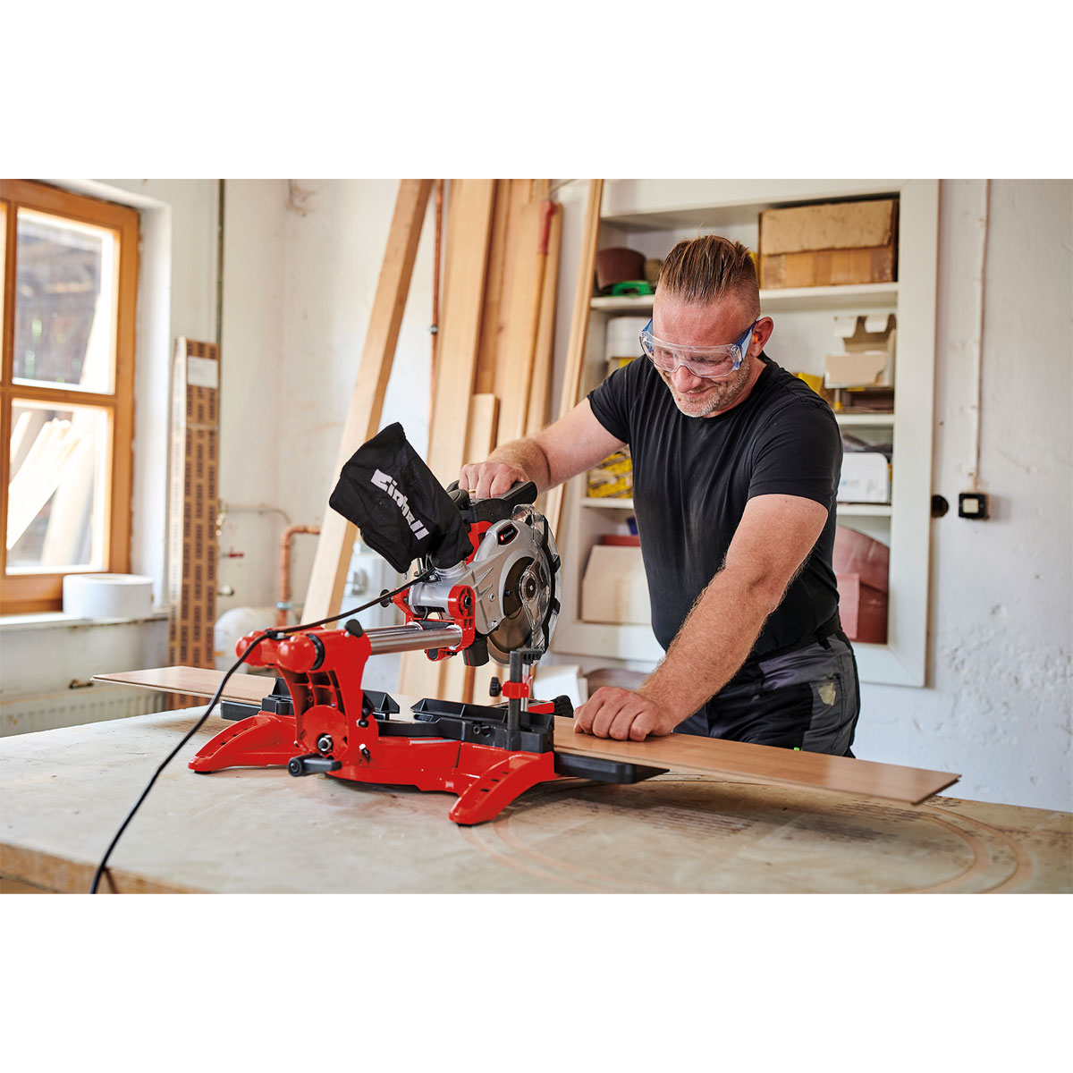 Einhell Zug-Kapp-Gehrungssäge TC-SM 2131/1 Dual Bild 2