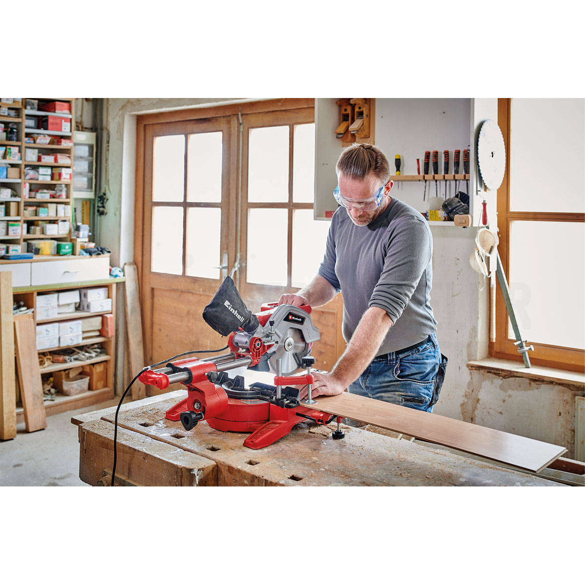 Einhell  Zug-Kapp-Gehrungssäge TC-SM 216 Bild 2